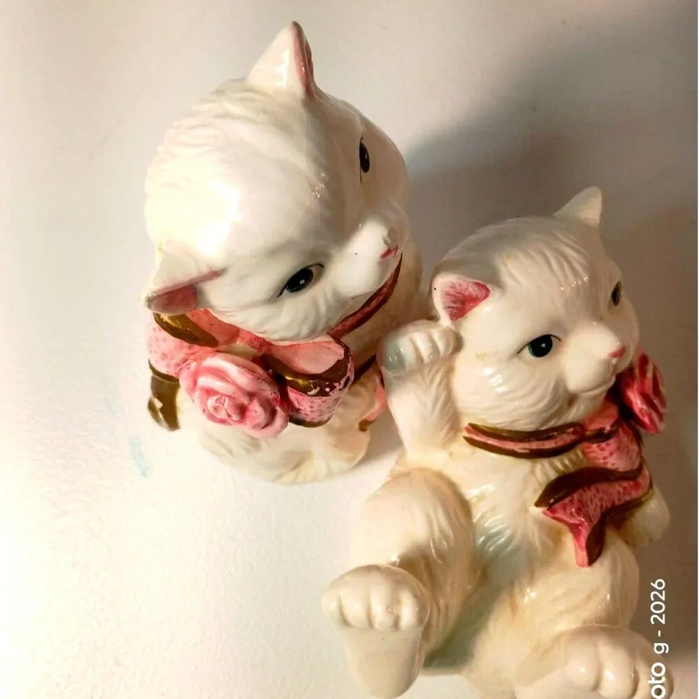 Ceramic Figurine Set White Persian Kittens adorned with pink ribbon collars~VTG~